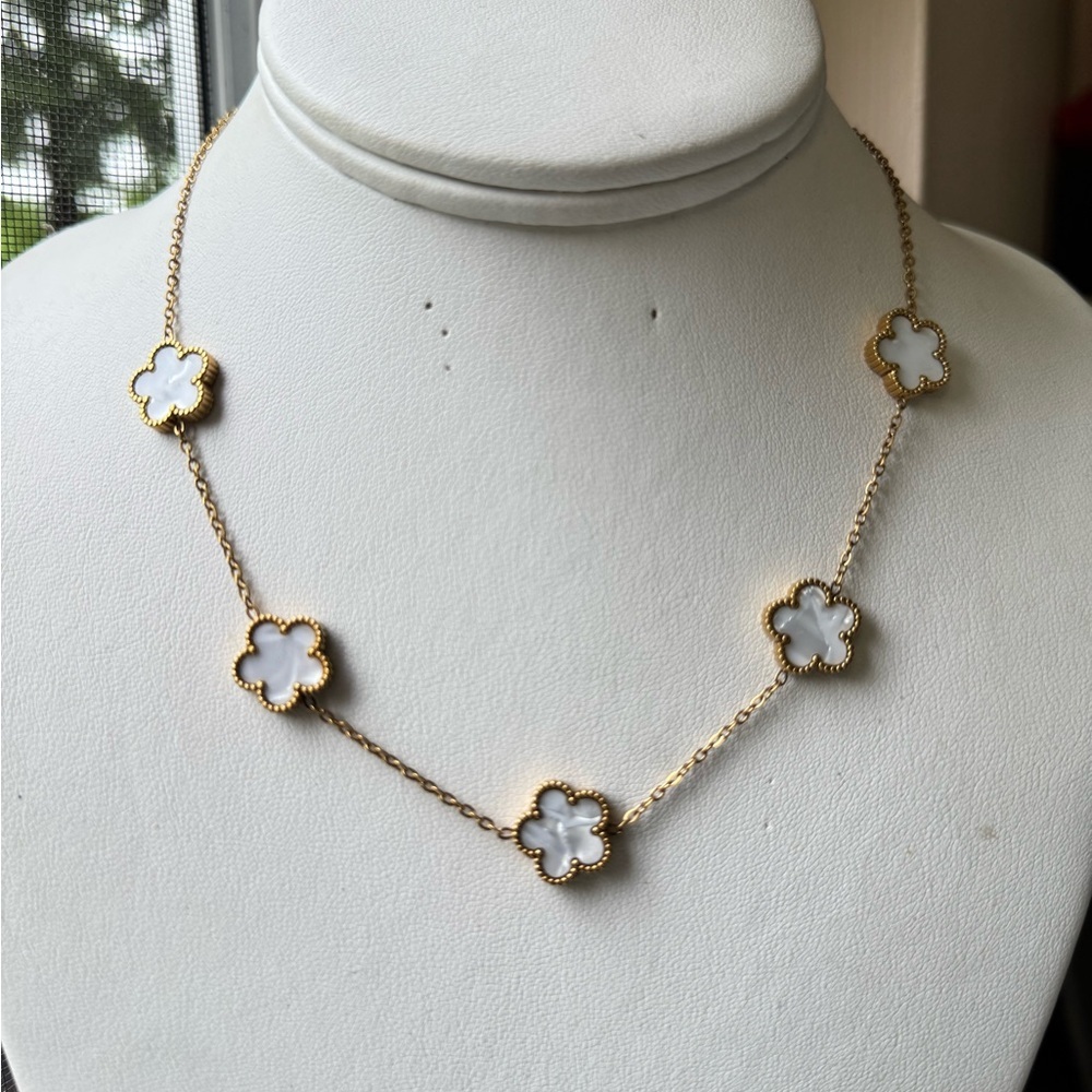 MONTY STATEMENT NECKLACE - Picture 6 of 16